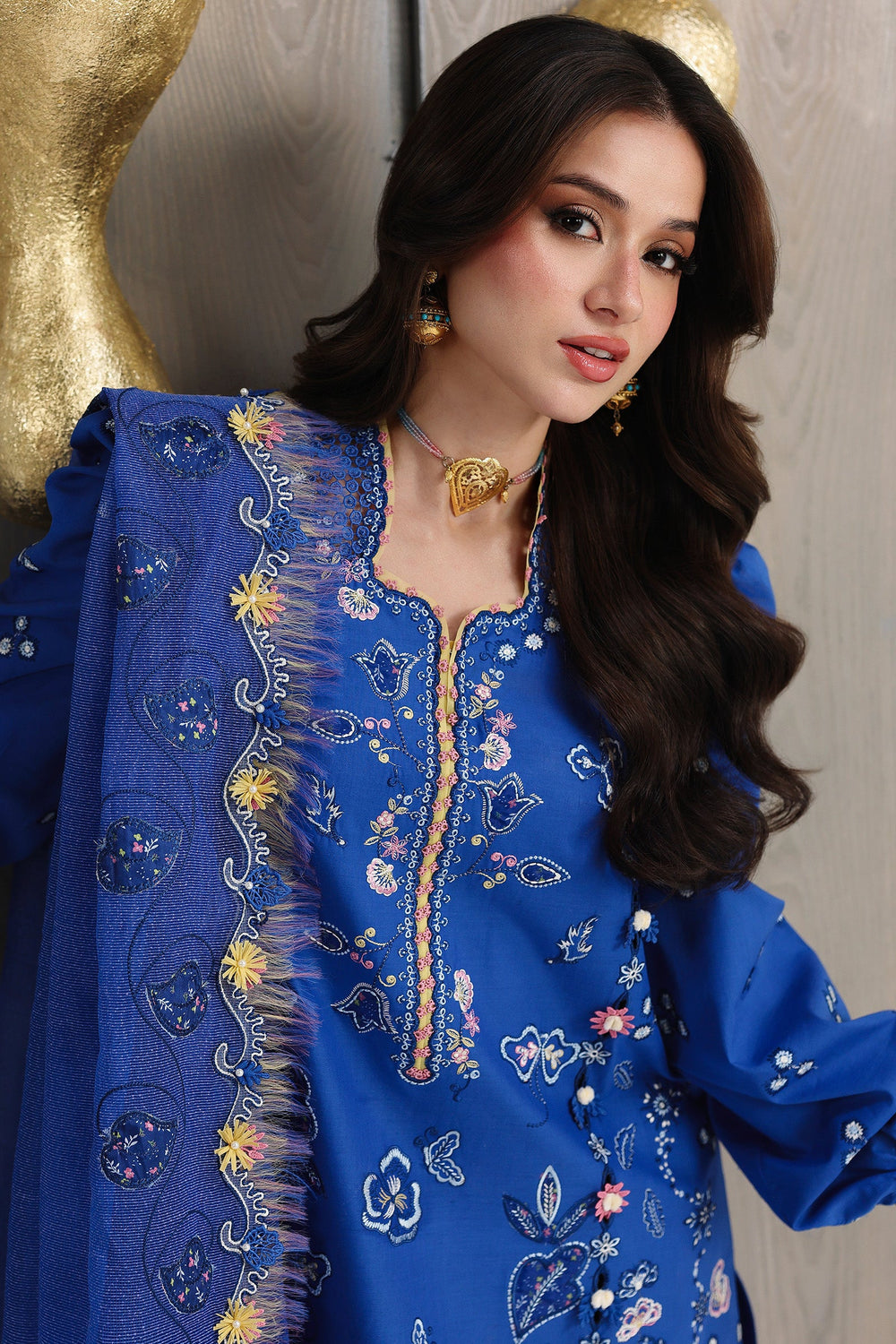 Qalamkar QFL-06 EMINA Festive Lawn Close-up