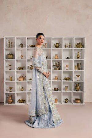 Aylin Sorelle Azura back