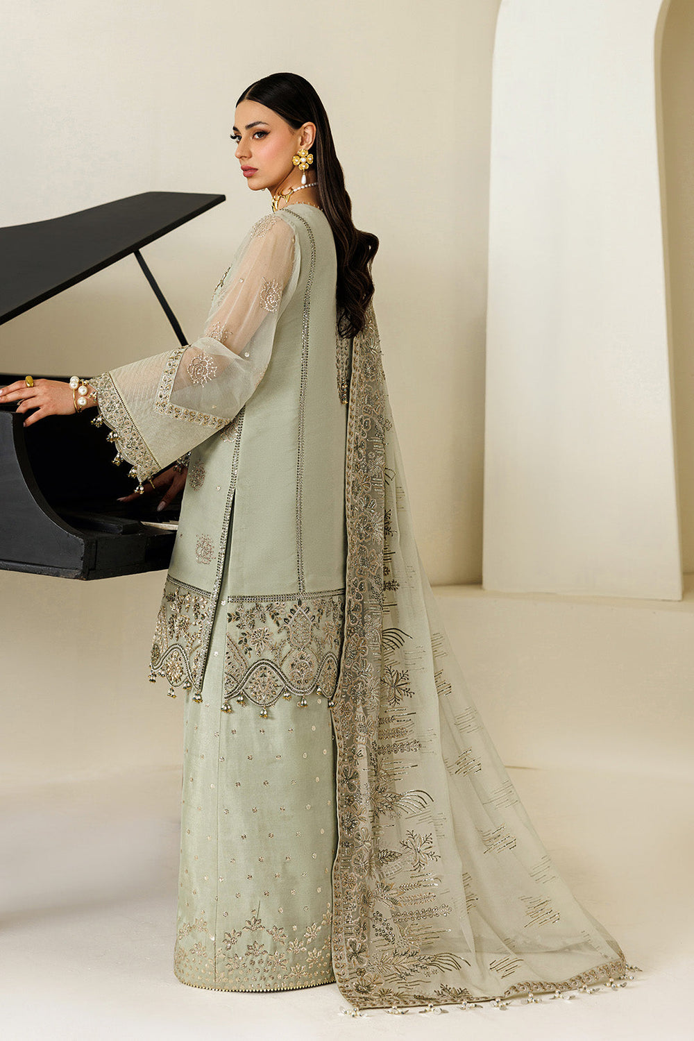 Alizeh Aymal | AZ-AA-04-JAVI | Formal Luxury Suit
