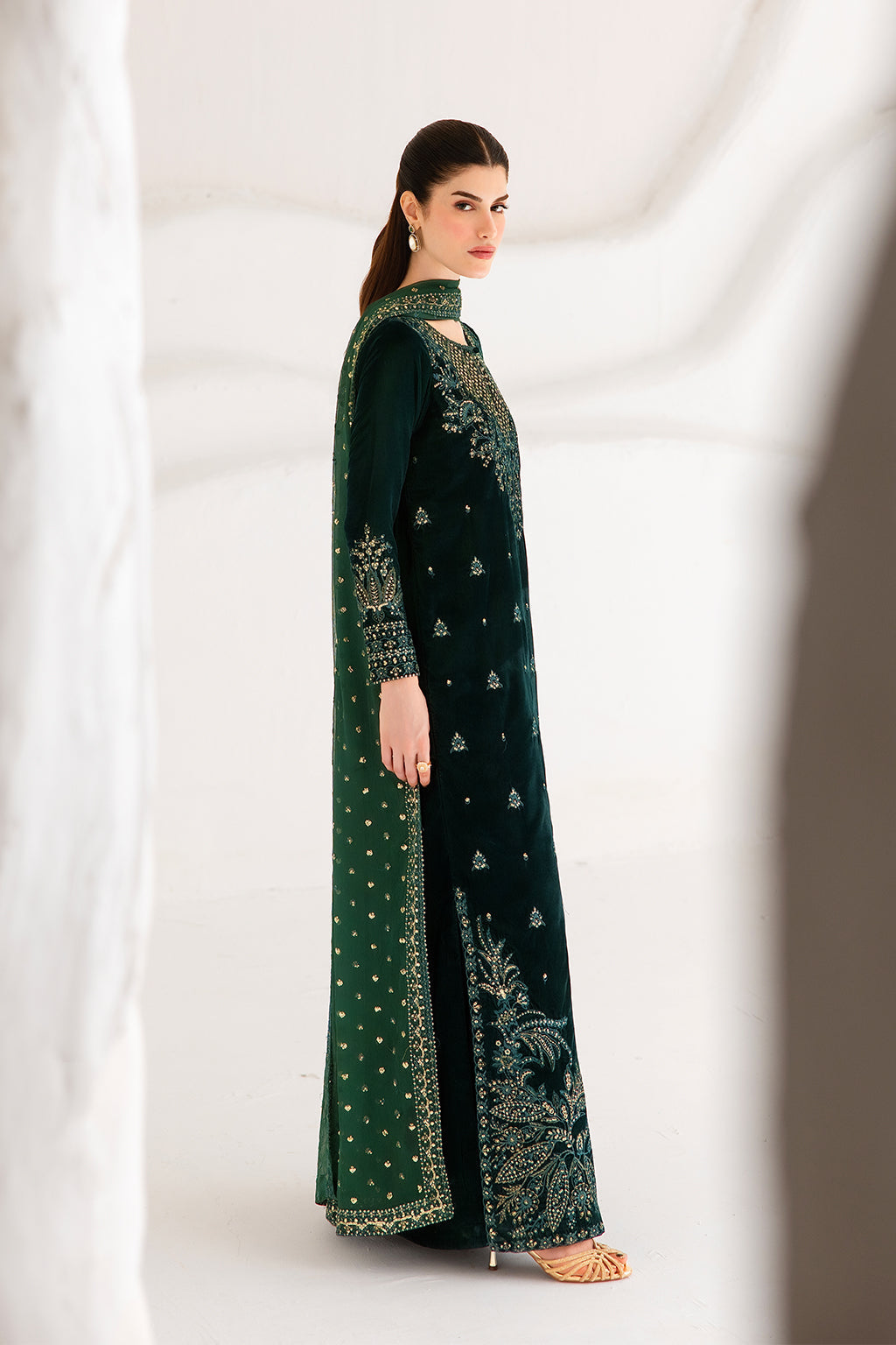 Emaan Adeel Velvet Affair Amorette velvet formal 3 piece stitched suit AZ-EA-AMORETTE