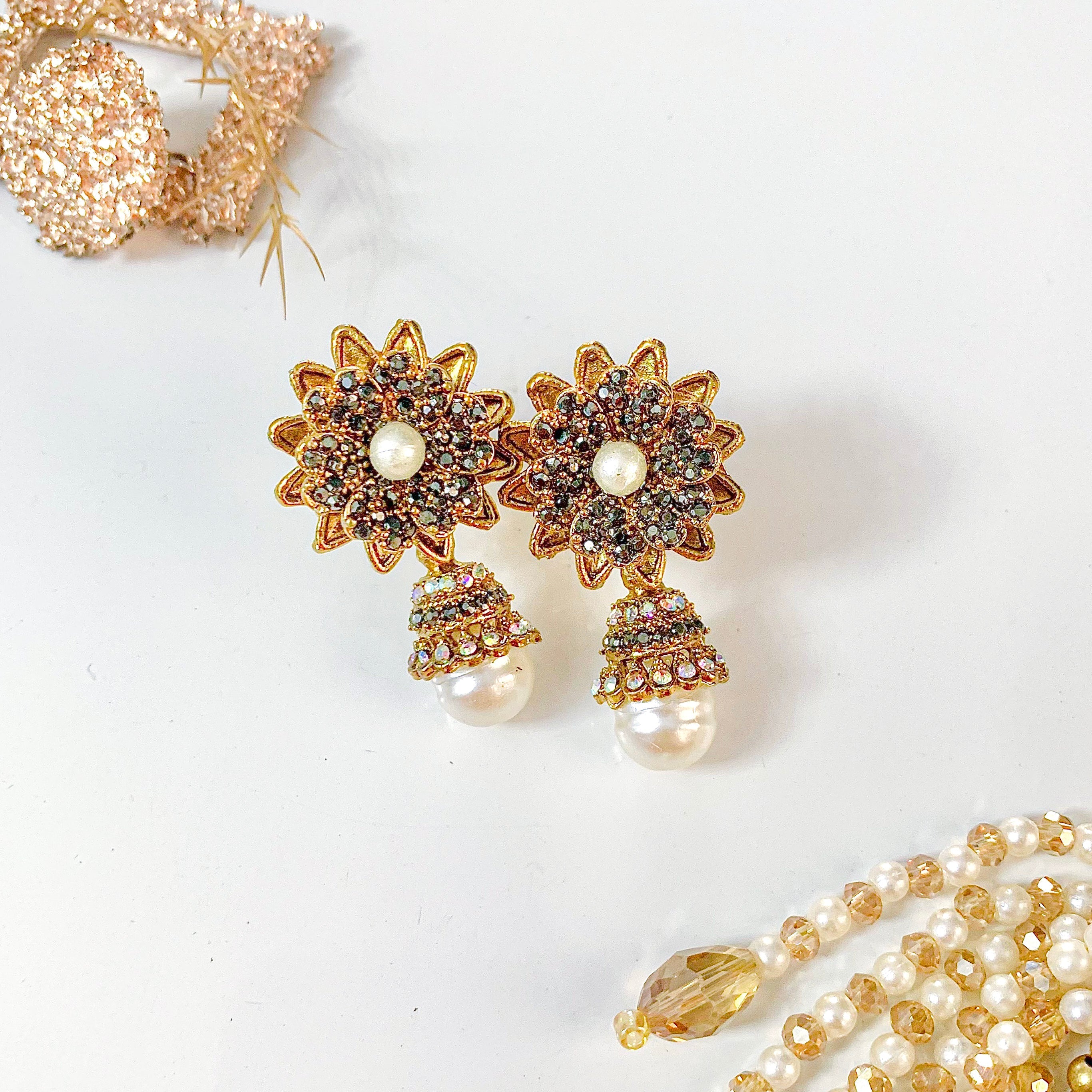 By La Lueur | ER-131 | Aarzoo Earrings - Black
