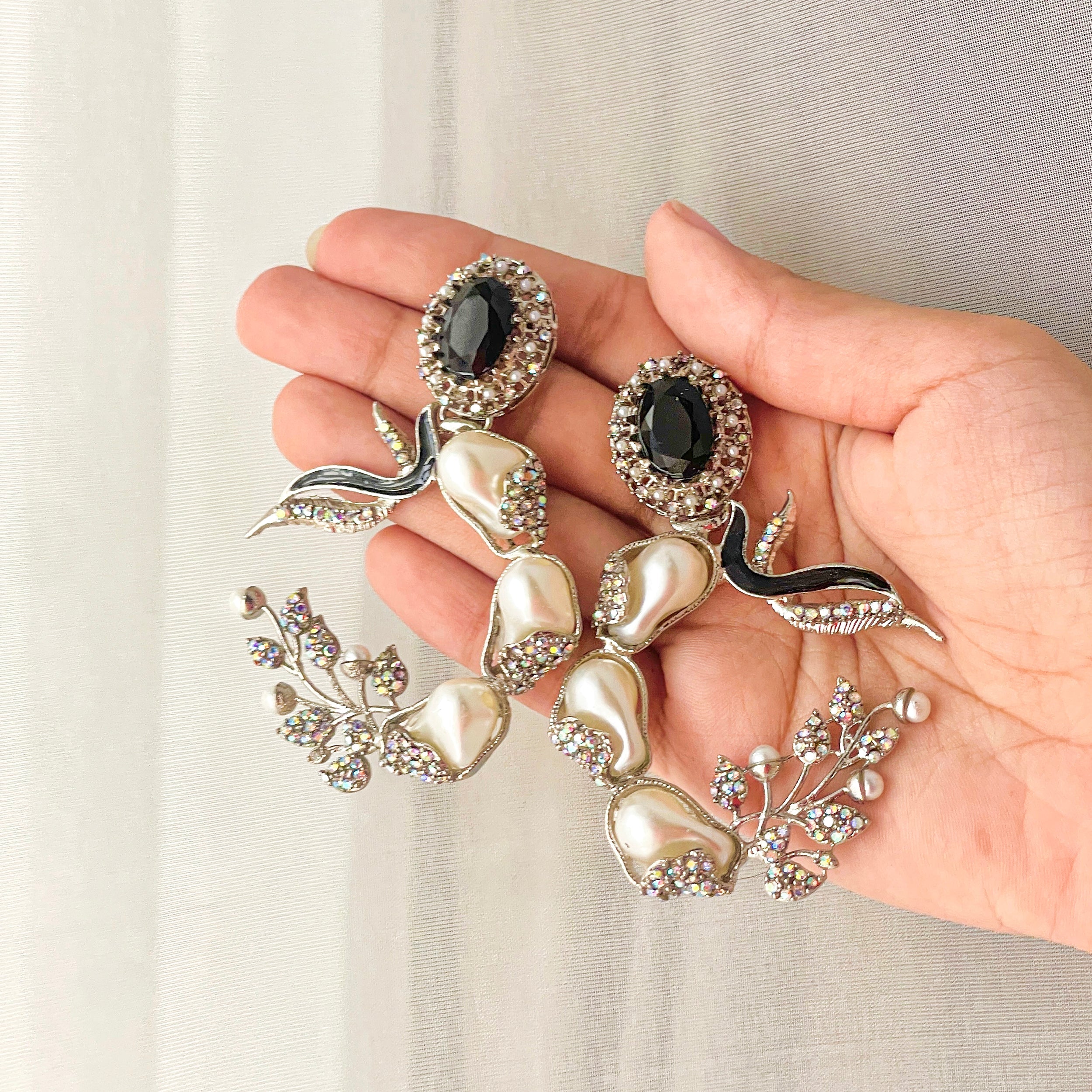 Koh-e-Kahf Earrings - Onyx Frost