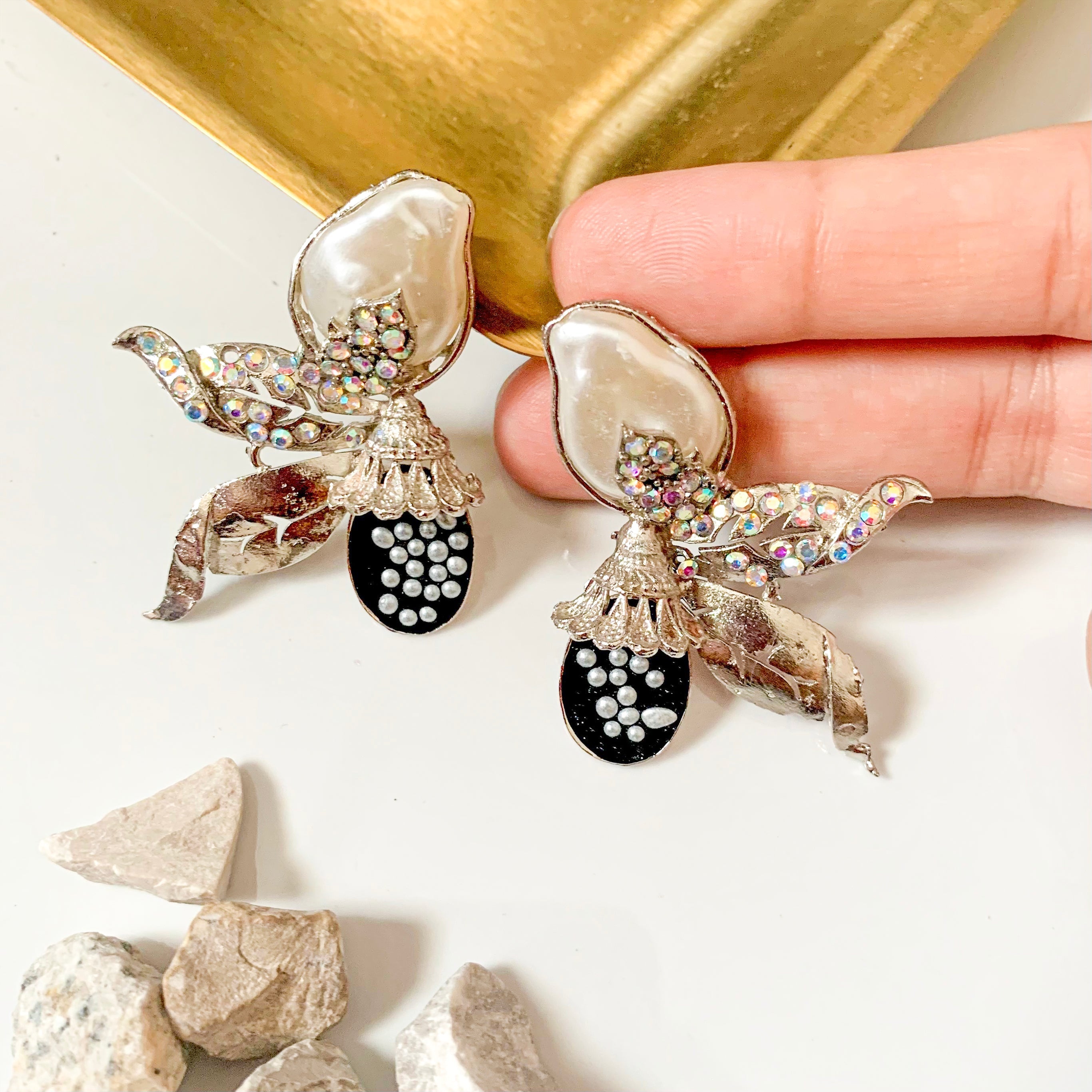 By La Lueur | ER-86 | Husn-e-Dil Earrings - Onyx Frost