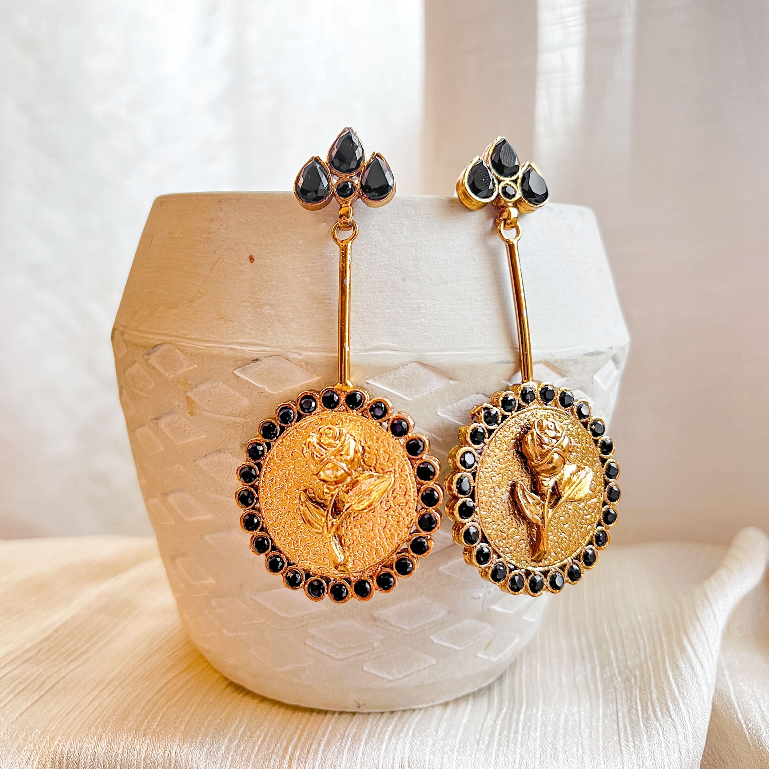 By La Lueur | ER-144 | Naqsh Earrings - Onyx