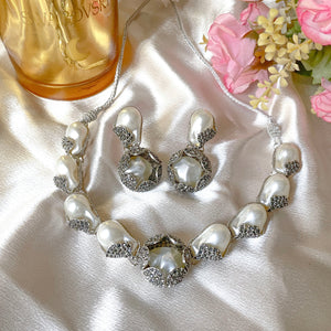 Moti-e-Phool Necklace Set - Onyx Frost